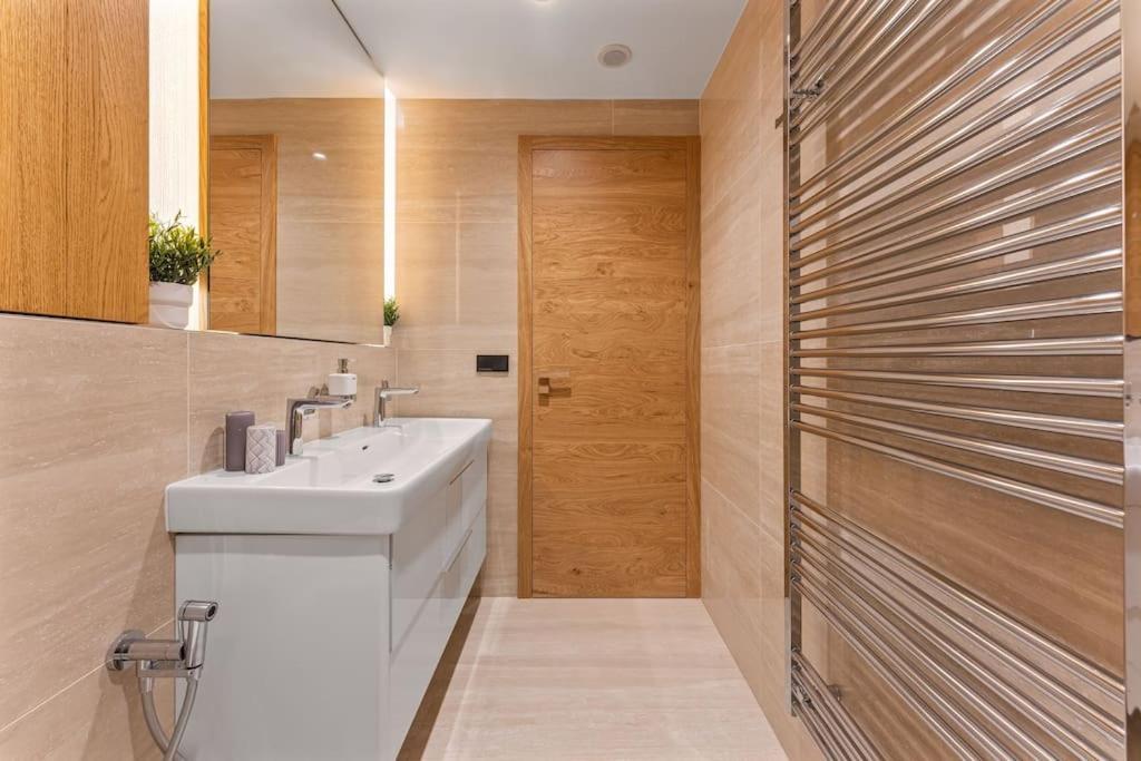 Koubek - útulný S Výhledem A Parkováním Apartamento *